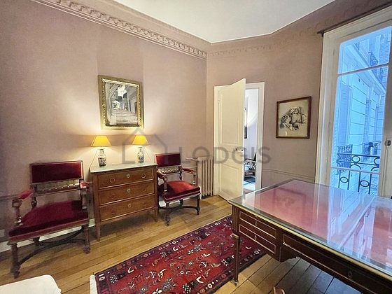 Bedroom equipped with 1 armchair(s)