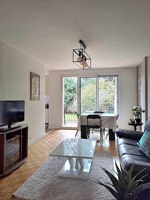 Living room furnished with tv, 1 chair(s)