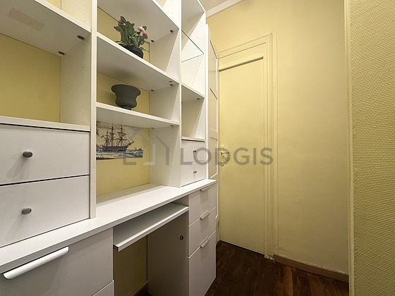 Entrance equipped with 1 chair(s)