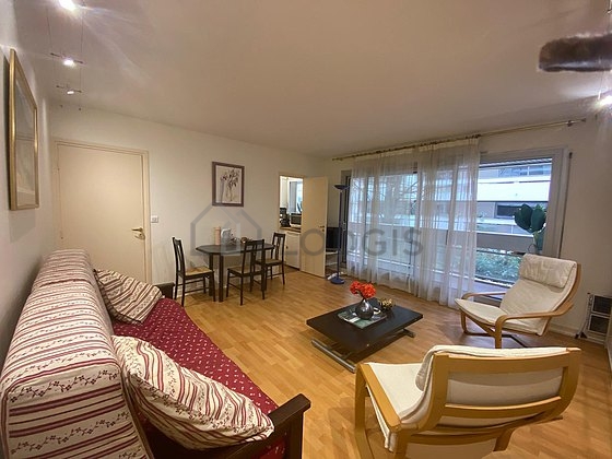 Séjour équipé de 1 lit(s) armoire de 140cm, 1 canapé(s) lit(s) de 140cm, télé, 1 fauteuil(s)