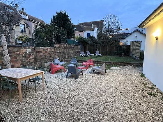 Jardin équipé de table à manger, 1 chaise(s)