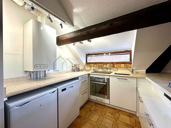 Cuisine équipée de lave linge, réfrigerateur