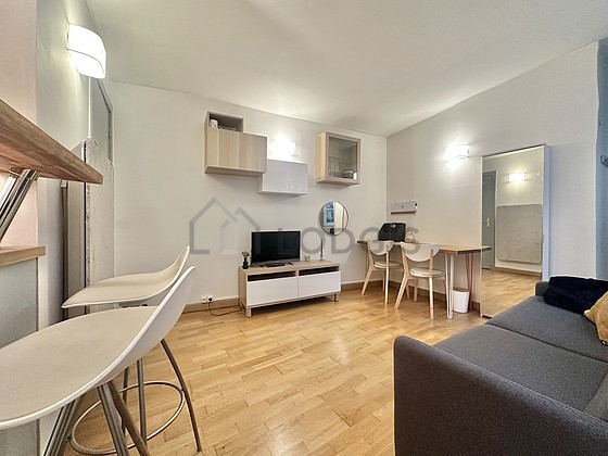 Quiet living room furnished with 1 sofabed(s) of 140cm, tv, cupboard, 1 chair(s)