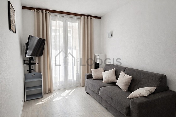 Living room furnished with 1 sofabed(s) of 160cm, tv