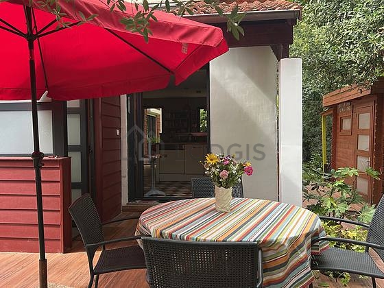 Terrasse avec du parquet au sol