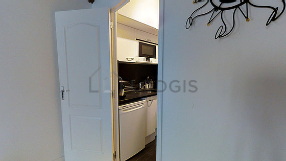 Beautiful kitchen of 2m² with tile floor