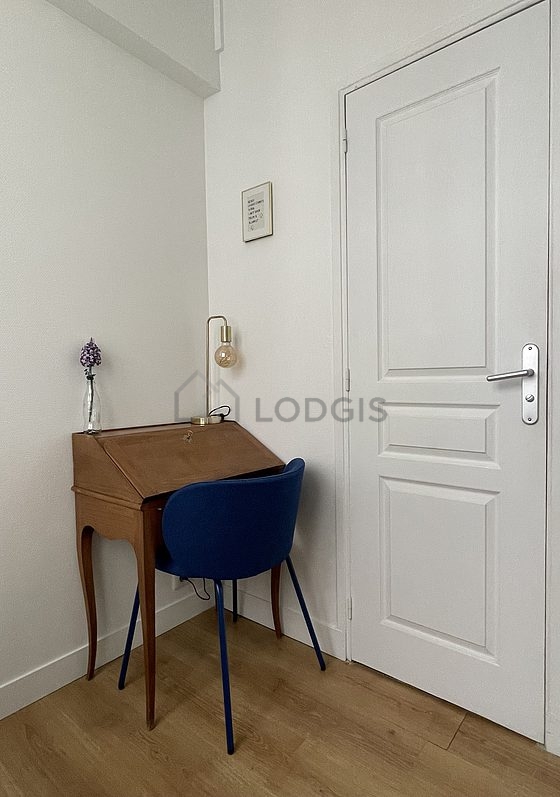 Living room furnished with 1 chair(s)