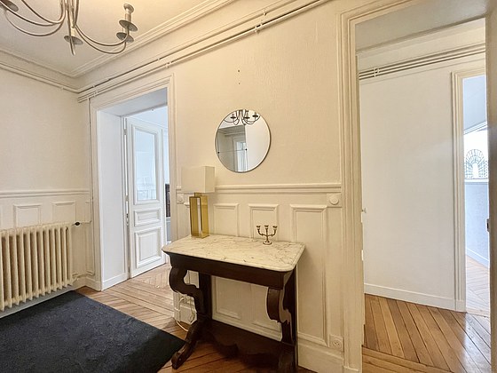 Entrée avec du parquet au sol