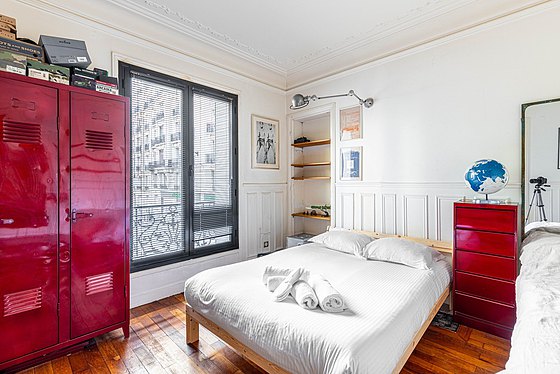 Bedroom equipped with closet