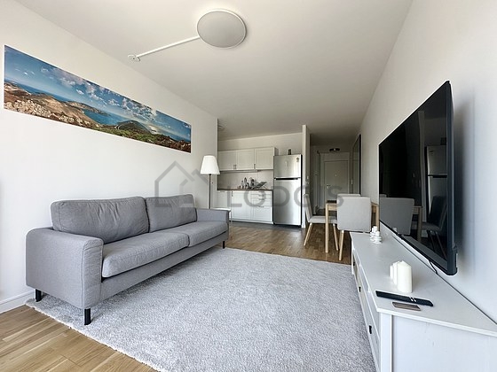 Séjour calme équipé de télé, 3 chaise(s)