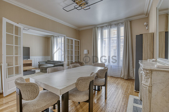 Salle à manger de 18m² équipée de table à manger, 6 chaise(s)