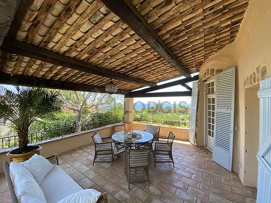 Balcony with floor tiles floor