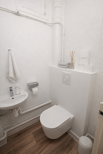 Toilettes indépendantes de la salle d'eau