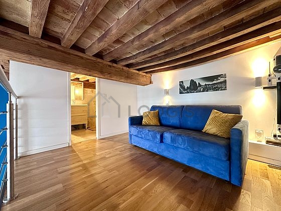 Mezzanine with a high ceiling 