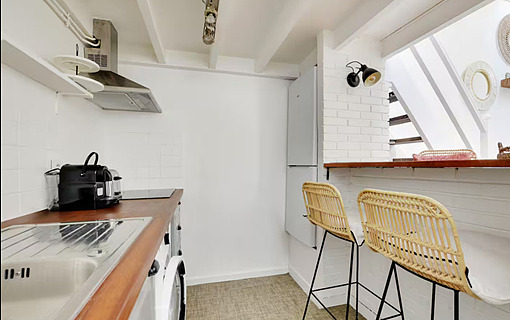 Kitchen equipped with washing machine, refrigerator, extractor hood, crockery