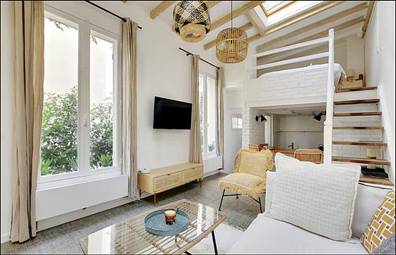 Living room furnished with tv, 1 chair(s)