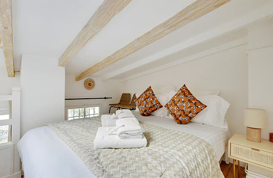 Mezzanine sous belle hauteur de plafond