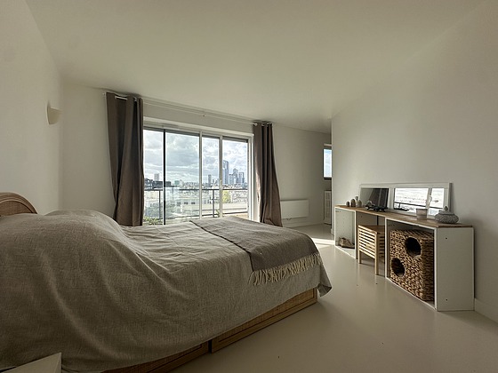 Chambre avec fenêtres