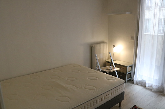 Chambre avec fenêtres