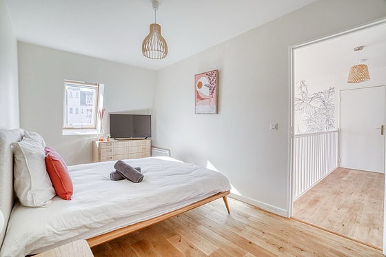 Chambre avec fenêtres