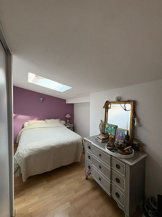 Bedroom with windows