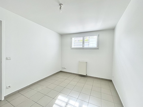 Chambre avec fenêtres