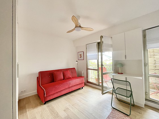 Very quiet living room furnished with 1 sofabed(s) of 140cm, tv, fan