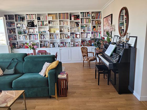 Magnifique séjour très calme et très lumineux d'un appartement à Paris