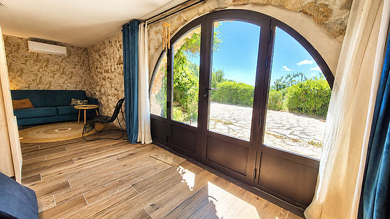 Chambre avec fenêtres