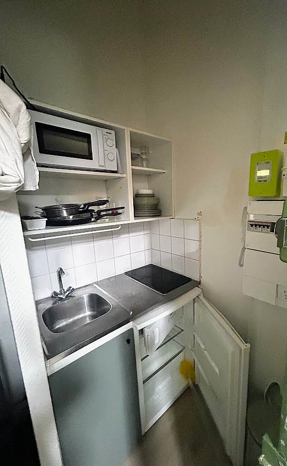 Cuisine avec du parquet au sol