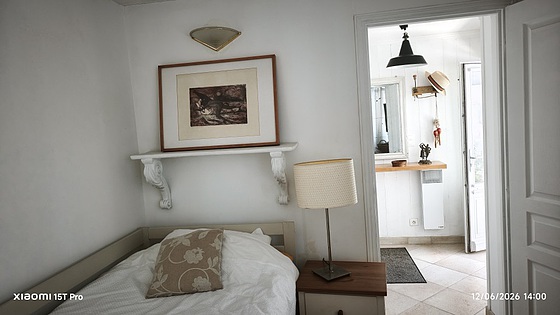 Chambre avec fenêtres