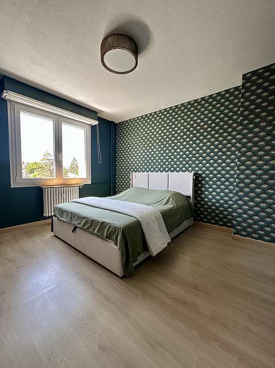 Chambre avec fenêtres double vitrage