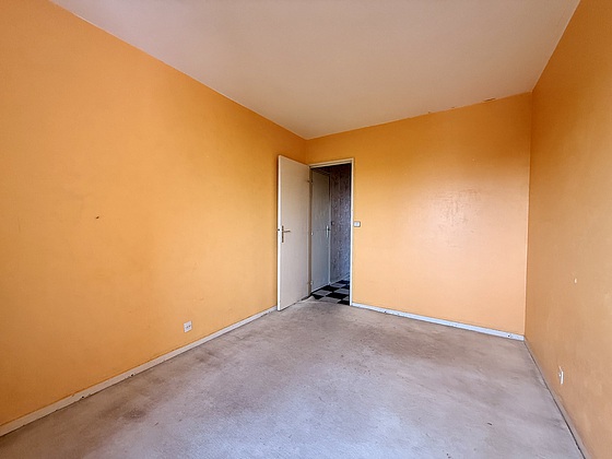 Chambre avec fenêtres
