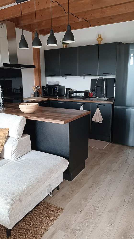 Cuisine avec du parquet au sol