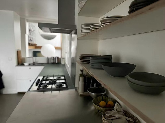 Kitchen where you can have dinner for 6 person(s) equipped with washing machine, extractor hood