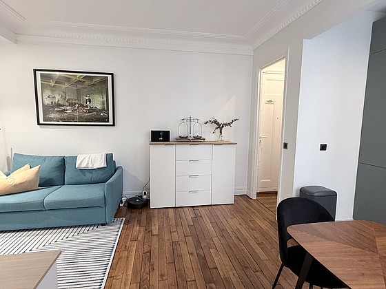 Living room furnished with 1 sofabed(s) of 140cm, fan, 1 armchair(s), 1 chair(s)