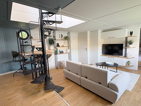Living room furnished with tv