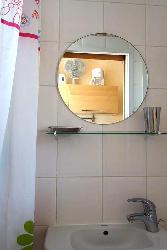 Bathroom equipped with bath towels