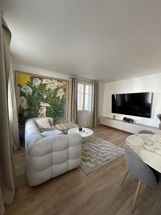 Living room with windows