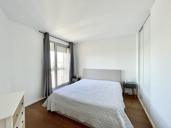 Chambre avec fenêtres
