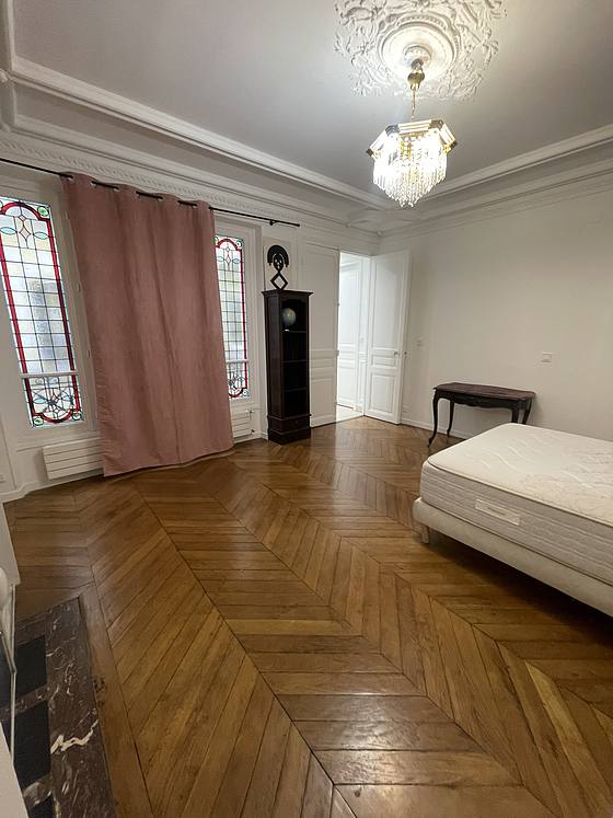 Bedroom equipped with wardrobe