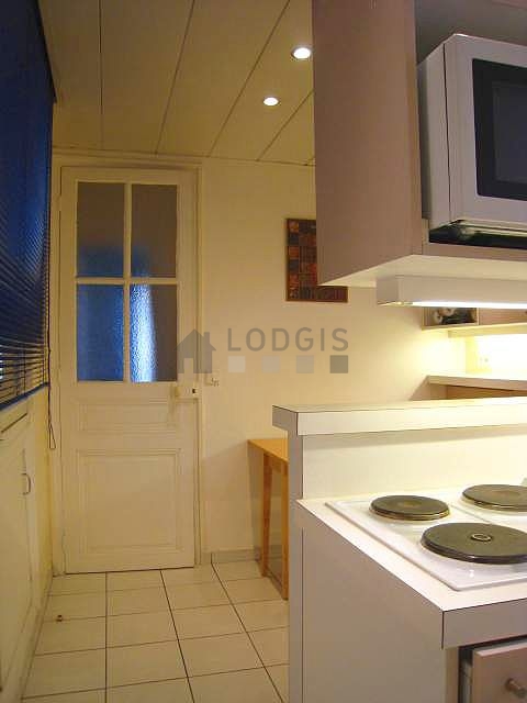 Cuisine dînatoire pour 4 personne(s) équipée de lave linge, réfrigerateur, vaisselle