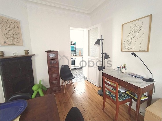 Séjour calme et lumineux d'un appartement à Paris