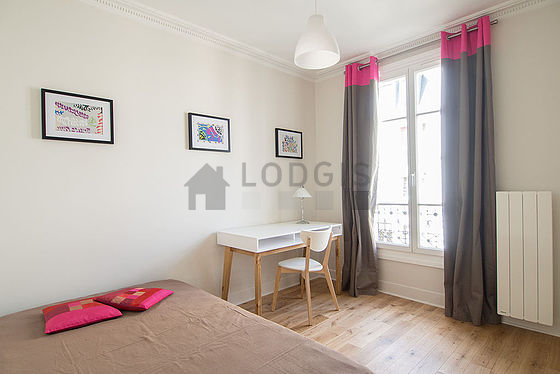 Chambre de 11m² avec du parquet au sol