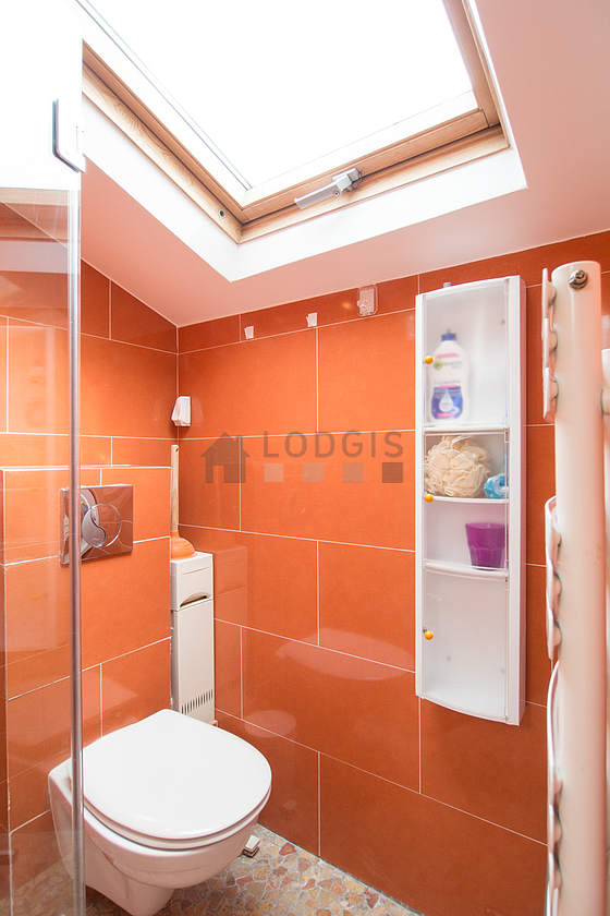 Bathroom equipped with bath towels