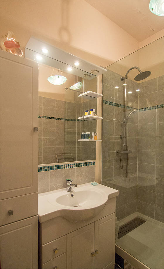 Beautiful bathroom with tile floor