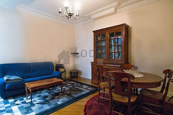 Large living room of 20m² with woodenfloor