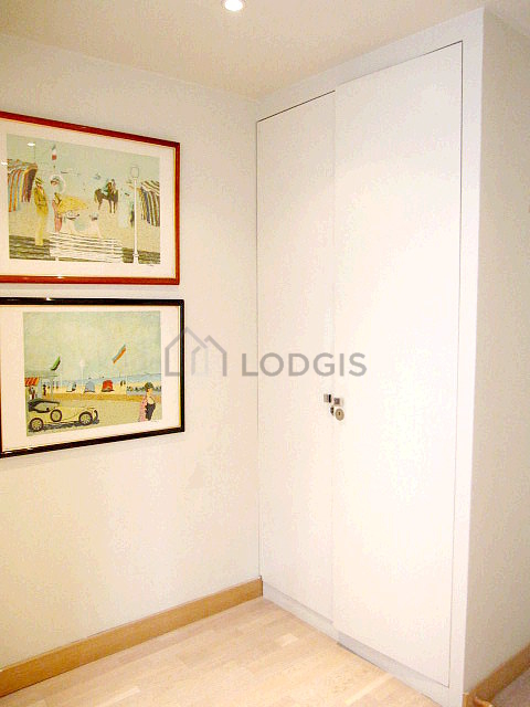 Chambre calme pour 1 personnes équipée de 1 lit(s) d'appoint de 90cm