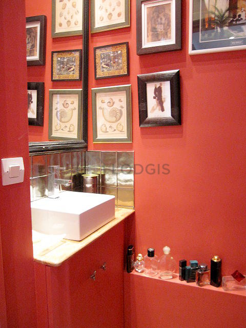 Toilettes indépendantes de la salle d'eau