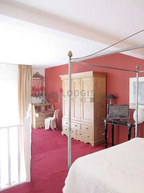 Bedroom of 14m² with the carpetingfloor